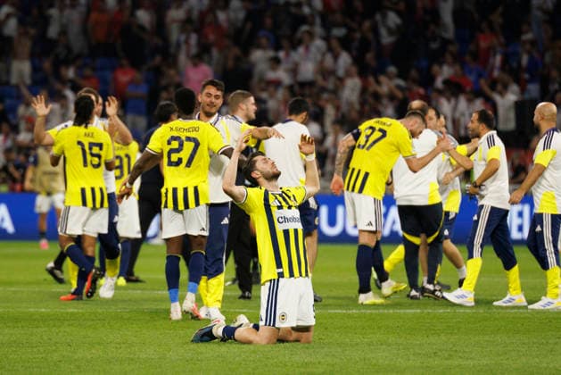 Ismail Yuksek seen during UEFA Champions League play off qualifying game between teams of Olympique Lyon and Fenerbahce SK (Quentin Montiel-Font Ball Raw Images) DÃ cines-Charpieu Groupama Stadium France Copyright: xQuentinxMontiel-Fontx quentinmontielfont_lyon_fenerbahce_2627-13