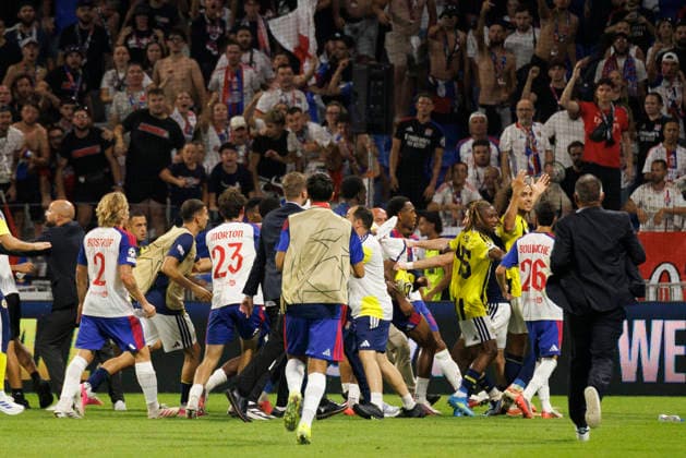 Both teams seen arguing after game during UEFA Champions League play off qualifying game between teams of Olympique Lyon and Fenerbahce SK (Quentin Montiel-Font Ball Raw Images) DÃ cines-Charpieu Groupama Stadium France Copyright: xQuentinxMontiel-Fontx quentinmontielfont_lyon_fenerbahce_2627-20