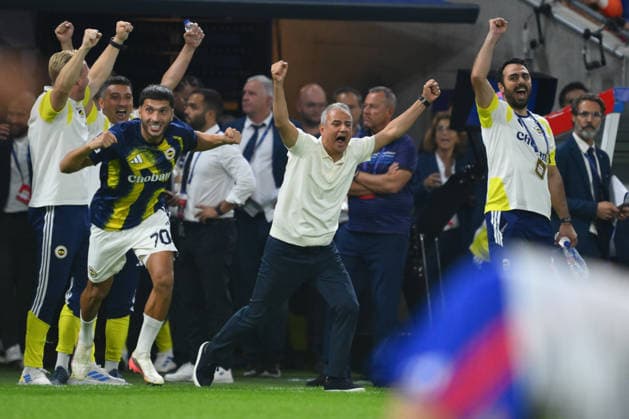 Olympique Lyon v Fenerbahce - UEFA Champions League LYON, FRANCE - AUGUST 26: Fenerbahce head coach Ismail Kartal celebrates at the end of a UEFA Champions League playoff round second-leg match between Olympique Lyon and Fenerbahce at Groupama Stadium in Lyon, France on August 26, 2026. Arif Hudaverdi Yaman Anadolu Lyon France. Editorial use only. Please get in touch for any other usage.  Copyright: x2026xAnadoluxArifxHudaverdixYamanx