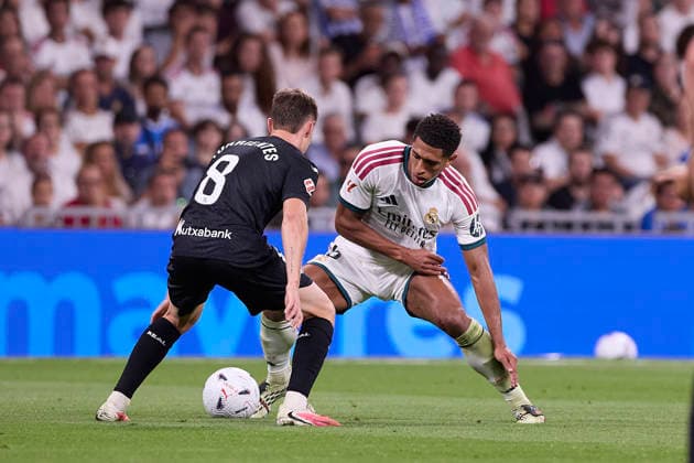 ESP: LaLiga EA Sports Real Madrid v Real Sociedad Jude Bellingham of Real Madrid attempts to dribble past Benat Turrientes Imaz of Real Sociedad during LaLiga EA Sports match between Real Madrid v Real Sociedad played at Bernabeu Stadium, Madrid on August 26 2026 in Spain Madrid Spain Soccer Copyright: xAgenciaxLOFx