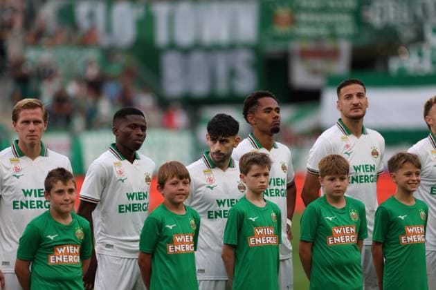 26.August.2026 - SOCCER - 2026 27 UEFA Conference League Play-offs, 2nd Leg, SK Rapid Wien vs Heart of Midlothian FC rapid wien teams together pre-match ceremony VIENNA VIENNA, AUSTRIA Allianz Stadion SK Rapid Wien Allianz Stadion AUSTRIA Copyright: xYigitxOermex xPsxImagesxYigitxOermex xPsxImagesx