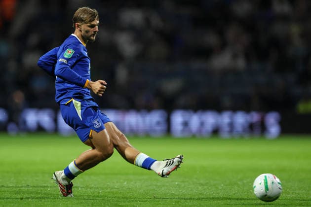 26th August 2026; Deepdale, Preston, England; Carabao Cup Football, Preston North End versus Everton; Kiernan Dewsbury-Hall of Everton makes a pass AidanxHunter
