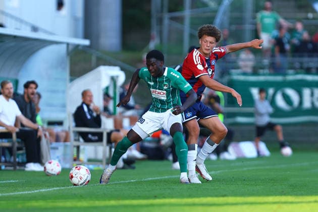 18 Emmanuel Appiah (VfB Lübeck), 4 Noah Adekunle (Hamburger SV U21, U 21 Fußball I Herren I Regionalliga Nord I Saison 2026-2027 I 5. Spieltag I VfB Lübeck - Hamburger SV U21 I 26.08.2026 I Stadion an der Lohmühle *** 18 Emmanuel Appiah VfB Lübeck, 4 Noah Adekunle Hamburger SV U21 Soccer I Men s I Regionalliga Nord I 2026–2027 Season I Matchday 5 I VfB Lübeck vs. Hamburger SV U21 I August 26, 2026 I Stadion an der Lohmühle