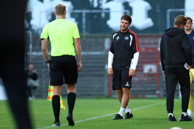 Rio Koch (Co-Trainer, Hamburger SV U21, U 21 Fußball I Herren I Regionalliga Nord I Saison 2026-2027 I 5. Spieltag I VfB Lübeck - Hamburger SV U21 I 26.08.2026 I Stadion an der Lohmühle *** Rio Koch, Assistant Coach, Hamburger SV U21 Soccer I Men s Team I Regionalliga Nord I 2026–2027 Season I Matchday 5 I VfB Lübeck vs. Hamburger SV U21 I August 26, 2026 I Stadion an der Lohmühle