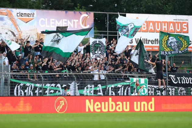 Die Halunken, eine Fangruppe des VfB Lübeck. Fußball I Herren I Regionalliga Nord I Saison 2026-2027 I 5. Spieltag I VfB Lübeck - Hamburger SV U21, U 21 I 26.08.2026 I Stadion an der Lohmühle *** The Halunken, a fan group of VfB Lübeck Men s Soccer I, Regionalliga Nord I, 2026–2027 season, Matchday 5: VfB Lübeck vs. Hamburger SV U21, August 26, 2026, Stadion an der Lohmühle
