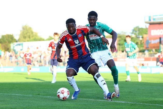 18 Emmanuel Appiah (VfB Lübeck), 11 Kelvin Oluwasijibomi Ojo (Hamburger SV U21, U 21 Fußball I Herren I Regionalliga Nord I Saison 2026-2027 I 5. Spieltag I VfB Lübeck - Hamburger SV U21 I 26.08.2026 I Stadion an der Lohmühle *** 18 Emmanuel Appiah, VfB Lübeck, 11 Kelvin Oluwasijibomi Ojo Hamburger SV U21 Men s Soccer I Regionalliga Nord I 2026–2027 Season I Matchday 5 I VfB Lübeck vs. Hamburger SV U21 I August 26, 2026 I Stadion an der Lohmühle