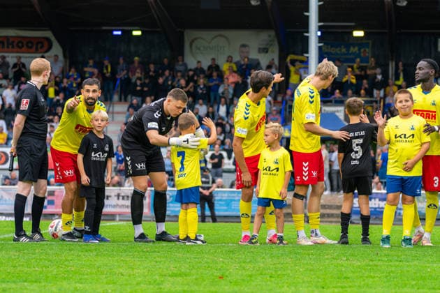SV Atlas Delmenhorst winkt den Zuschauern, Deutschland: Fussball, Regionalliga Nord, Saison 2026 27, 5. Spieltag, 26.08.2026, SV Atlas Delmenhorst vs BSV Kickers Emden, Stadion an der Düsternortstraße (Delmenhorst, Niedersachsen) Copyright: xLeonxFrickx