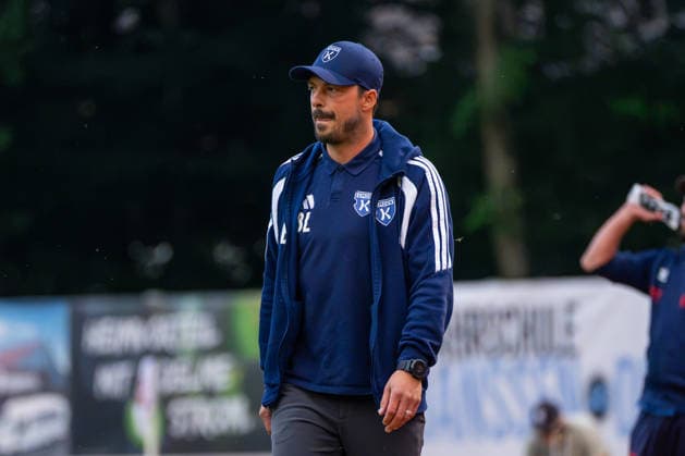 Björn Lindemann (Trainer, BSV Kickers Emden), Deutschland: Fussball, Regionalliga Nord, Saison 2026 27, 5. Spieltag, 26.08.2026, SV Atlas Delmenhorst vs BSV Kickers Emden, Stadion an der Düsternortstraße (Delmenhorst, Niedersachsen) Copyright: xLeonxFrickx
