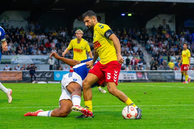 Ibrahim Temin (SV Atlas Delmenhorst, 5), Jubes Ticha (BSV Kickers Emden, 29), Deutschland: Fussball, Regionalliga Nord, Saison 2026 27, 5. Spieltag, 26.08.2026, SV Atlas Delmenhorst vs BSV Kickers Emden, Stadion an der Düsternortstraße (Delmenhorst, Niedersachsen) Copyright: xLeonxFrickx