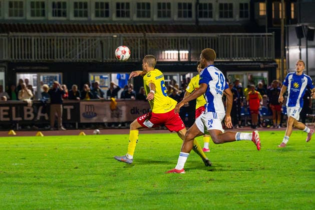 Torschuss zum 3:3 Ausgleichstreffer von Yehor Melenivskyi (SV Atlas Delmenhorst, 6), Deutschland: Fussball, Regionalliga Nord, Saison 2026 27, 5. Spieltag, 26.08.2026, SV Atlas Delmenhorst vs BSV Kickers Emden, Stadion an der Düsternortstraße (Delmenhorst, Niedersachsen) Copyright: xLeonxFrickx
