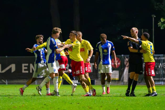 Rudelbildung SV Atlas Delmenhorst und BSV Kickers Emden, Deutschland: Fussball, Regionalliga Nord, Saison 2026 27, 5. Spieltag, 26.08.2026, SV Atlas Delmenhorst vs BSV Kickers Emden, Stadion an der Düsternortstraße (Delmenhorst, Niedersachsen) Copyright: xLeonxFrickx