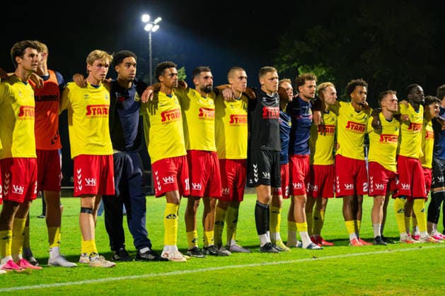 Mannschaft von SV Atlas Delmenhorst vor den eigenen Fans, Deutschland: Fussball, Regionalliga Nord, Saison 2026 27, 5. Spieltag, 26.08.2026, SV Atlas Delmenhorst vs BSV Kickers Emden, Stadion an der Düsternortstraße (Delmenhorst, Niedersachsen) Copyright: xLeonxFrickx