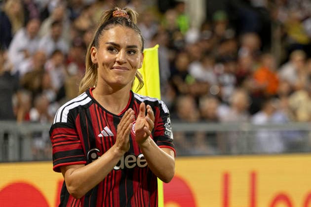 UWCL Qualifikation: Eintracht Frankfurt - Paris Saint-Germain, 26.08.2026 Ereleta Memeti (Eintracht Frankfurt 7) lächelt nach ihrer auswechslung, Freisteller, Portrait Porträt, Eintracht Frankfurt - Paris Saint-Germain, Frankfurt, Stadion am Brentanobad, 26.8.2026 Copyright: xBEAUTIFULxSPORTS Gawlikx