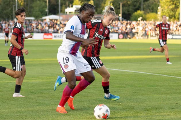 UWCL Qualifikation: Eintracht Frankfurt - Paris Saint-Germain, 26.08.2026 Merveille Kanjinga (Paris Saint-Germain PSG 19) und Nina Lührßen Lührssen (Eintracht Frankfurt 11) im zweikampf um den Ball, Eintracht Frankfurt - Paris Saint-Germain, Frankfurt, Stadion am Brentanobad, 26.8.2026 Copyright: xBEAUTIFULxSPORTS Gawlikx