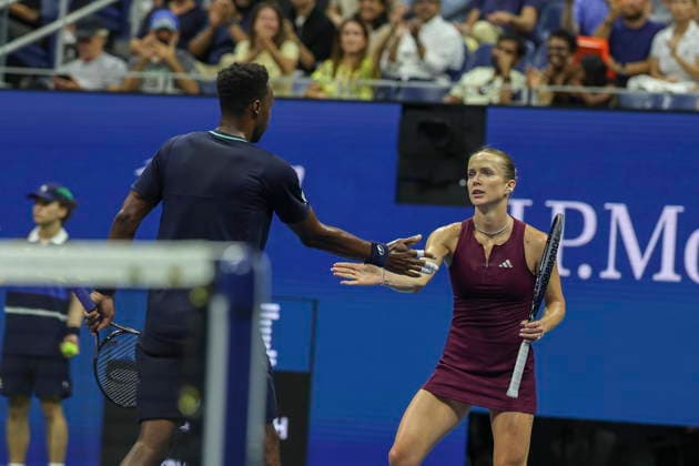 2026 US Open Mixed Doubles Championship semifinals Elina Svitolina (R) of Ukraine and Gael Monfils (L) of France react during the semifinal round of the Mixed Doubles Championship against Belinda Bencic of Switzerland and Flavio Cobolli of Italy at the Arthur Ashe Stadium in the USTA Billie Jean King National Tennis Center in Flushing Meadows, New York, USA, 26 August 2026. FLUSHING MEADOWS NEW YORK UNITED STATES  Copyright: xSARAHxYENESELx