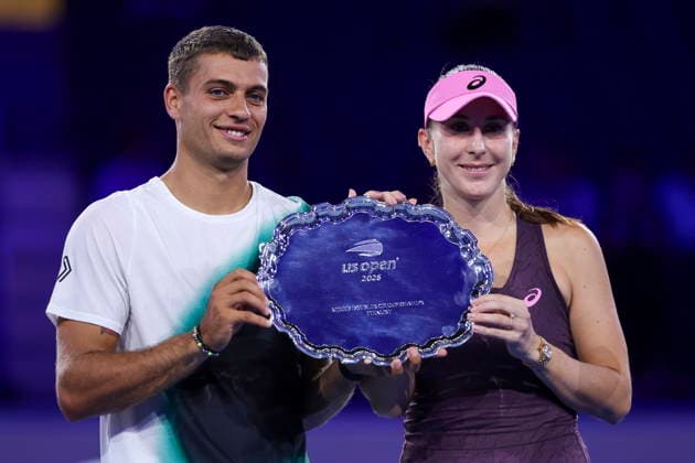 2026 US Open Mixed Doubles Championship Belinda Bencic (R) of Switzerland and Flavio Cobolli (L) of Italy pose with their second place trophy after the final round of the Mixed Doubles Championship against Jakub Mensik and Karolina Muchova of Czechia at the Arthur Ashe Stadium in the USTA Billie Jean King National Tennis Center in Flushing Meadows, New York, USA, 26 August 2026. FLUSHING MEADOWS NEW YORK UNITED STATES  Copyright: xSARAHxYENESELx