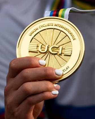 UCI MTB World Championship, WM, Weltmeisterschaft - Val Di Sole 2026 Valentina Corvi of Italy, World Champion in the Team Relay, celebrates on the podium during the UCI Mountain Bike World Championships Val di Sole 2026 in Val di Sole, Italy, on August 26, 2026. Val di Sole Italy  Copyright: xFilipxBezdÄ›kx originalFilename:bezdek-notitle260826_npuwU.jpg