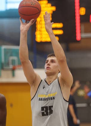 Ludwigsburg , Basketball Testspiel MHP Riesen Ludwigsburg vs. HAKRO Merlins Crailsheim , Lukas Modic ( Riesen )