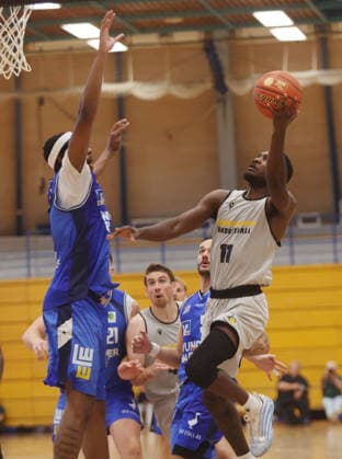 Ludwigsburg , Basketball Testspiel MHP Riesen Ludwigsburg vs. HAKRO Merlins Crailsheim , rechts: Darius Perry ( Riesen )