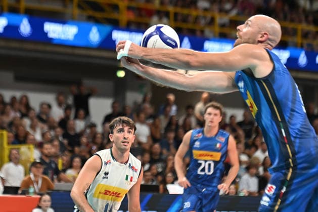Italy v Germany - International Friendly, Länderspiel, Nationalmannschaft Match Riccardo Sbertoli of Italy spikes the ball past Gabriele Laurenzano during the international friendly match between Italy and Germany at PalaCalafiore in Reggio Calabria, Italy, on August 26, 2026. Reggio Calabria Italy  Copyright: xAndreaxRositox originalFilename:rosito-notitle260826_nph1B.jpg