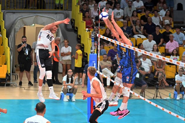 Italy v Germany - International Friendly, Länderspiel, Nationalmannschaft Match Italy players block during the international friendly match between Italy and Germany at PalaCalafiore in Reggio Calabria, Italy, on August 26, 2026. Reggio Calabria Italy  Copyright: xAndreaxRositox originalFilename:rosito-notitle260826_npRaI.jpg