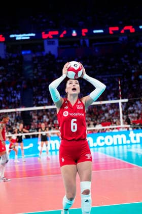 Turkiye v Germany - CEV Trendyol EuroVolley 2026 Saliha Sahin of Turkey prepares for a serve during the CEV Trendyol EuroVolley 2026 Pool A match between Turkey and Germany at Sinan Erdem Sports Hall in Istanbul, Turkey, on August 26, 2026. Istanbul Istanbul Turkey  Copyright: xYagizxGurtugx originalFilename:gurtug-trkiyevg260826_nphY3.jpg