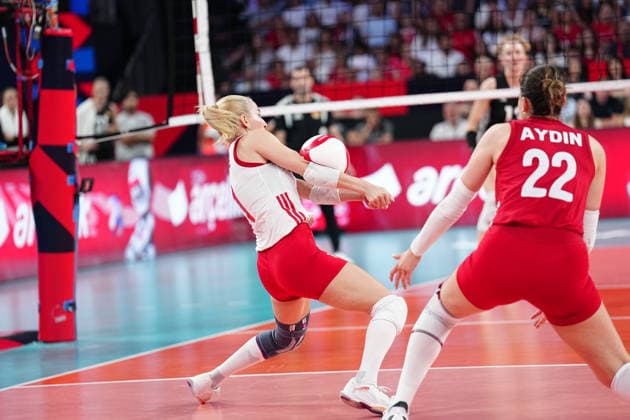 Turkiye v Germany - CEV Trendyol EuroVolley 2026 Gizem Orge of Turkey receives the ball during the CEV Trendyol EuroVolley 2026 Pool A match between Turkey and Germany at Sinan Erdem Sports Hall in Istanbul, Turkey, on August 26, 2026. Istanbul Istanbul Turkey  Copyright: xYagizxGurtugx originalFilename:gurtug-trkiyevg260826_npX6s.jpg