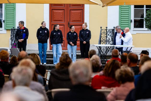 26.08.2026, GER, Handball, Frauen, Saison 2026 2027, Alsco 1.Bl, Thüringer HC Saisoneröffnung Anna Szabo (Thueringer HC,26), Teresa von Prittwitz (Thueringer HC,22), Sabrina Troester (Thueringer HC,19), Lotta Heider (Thueringer HC,7) Der Thüringer HC hatte seine Fans Presse zum Saisonstart geladen. Neben einigen Talks, unter anderen mit dem Trainerteam um Herbert Müller, wurde auch die neue Mannschaft für die Saison 26 27 vorgestellt. Im Anschluss konnten die Fans noch Autogramme sammeln sowie gemeinsame Fotos mit den Spielerinnen machen. 99947 Bad Langensalza Kurpark am Frederikenschlössche Thüringen Deutschland *** August 26, 2026, GER, Handball, Women, 2026–2027 Season, Alsco 1st Division, Thüringer HC Season Opener Anna Szabo (Thüringer HC), 26, Teresa von Prittwitz (Thüringer HC), 22, Sabrina Troester (Thüringer HC), 19, Lotta Heider (Thüringer HC), 7 The Thüringer HC had invited its fans and the press to the season opener. In addition to several talks, including one with the coaching staff led by Herbert Müller, the new team for the 2026–2027 season was also introduced. Afterward, fans had the opportunity to collect autographs and take photos with the players. 99947 Bad Langensalza, Kurpark am Frederikenschlössche, Thuringia, Germany