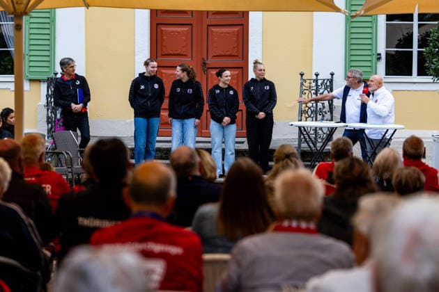 26.08.2026, GER, Handball, Frauen, Saison 2026 2027, Alsco 1.Bl, Thüringer HC Saisoneröffnung Anna Szabo (Thueringer HC,26), Teresa von Prittwitz (Thueringer HC,22), Sabrina Troester (Thueringer HC,19), Lotta Heider (Thueringer HC,7) Der Thüringer HC hatte seine Fans Presse zum Saisonstart geladen. Neben einigen Talks, unter anderen mit dem Trainerteam um Herbert Müller, wurde auch die neue Mannschaft für die Saison 26 27 vorgestellt. Im Anschluss konnten die Fans noch Autogramme sammeln sowie gemeinsame Fotos mit den Spielerinnen machen. 99947 Bad Langensalza Kurpark am Frederikenschlössche Thüringen Deutschland *** August 26, 2026, GER, Handball, Women, 2026–2027 Season, Alsco 1st Division, Thüringer HC Season Opener Anna Szabo (Thüringer HC), 26, Teresa von Prittwitz (Thüringer HC), 22, Sabrina Troester (Thüringer HC), 19, Lotta Heider (Thüringer HC), 7 The Thüringer HC had invited its fans and the press to the season opener. In addition to several talks, including one with the coaching staff led by Herbert Müller, the new team for the 2026–2027 season was also introduced. Afterward, fans had the opportunity to collect autographs and take photos with the players. 99947 Bad Langensalza, Kurpark am Frederikenschlössche, Thuringia, Germany