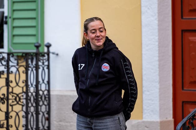 26.08.2026, GER, Handball, Frauen, Saison 2026 2027, Alsco 1.Bl, Thüringer HC Saisoneröffnung Levke Kretschmann (Thueringer HC,14) Der Thüringer HC hatte seine Fans Presse zum Saisonstart geladen. Neben einigen Talks, unter anderen mit dem Trainerteam um Herbert Müller, wurde auch die neue Mannschaft für die Saison 26 27 vorgestellt. Im Anschluss konnten die Fans noch Autogramme sammeln sowie gemeinsame Fotos mit den Spielerinnen machen. 99947 Bad Langensalza Kurpark am Frederikenschlössche Thüringen Deutschland *** August 26, 2026, GER, Handball, Women, 2026–2027 Season, Alsco 1st Division, Thüringer HC Season Opener Levke Kretschmann, Thüringer HC, 14 The Thüringer HC invited its fans and the press to the season opener. In addition to several talks, including one with the coaching staff led by Herbert Müller, the new team for the 26–27 season was also introduced. Afterward, fans had the opportunity to get autographs and take photos with the players. 99947 Bad Langensalza, Kurpark am Frederikenschlössche, Thuringia, Germany