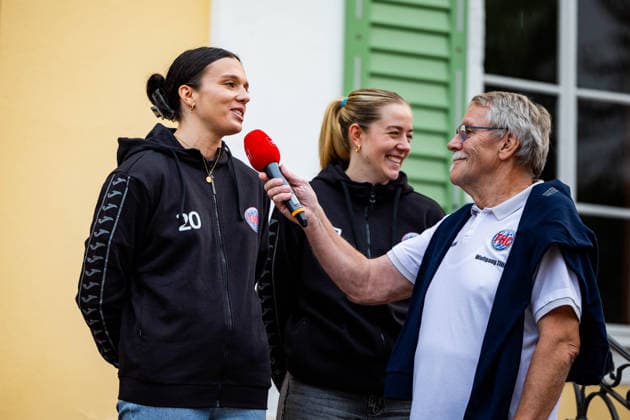 26.08.2026, GER, Handball, Frauen, Saison 2026 2027, Alsco 1.Bl, Thüringer HC Saisoneröffnung Jana Leonie Scheib (Thueringer HC,20) Der Thüringer HC hatte seine Fans Presse zum Saisonstart geladen. Neben einigen Talks, unter anderen mit dem Trainerteam um Herbert Müller, wurde auch die neue Mannschaft für die Saison 26 27 vorgestellt. Im Anschluss konnten die Fans noch Autogramme sammeln sowie gemeinsame Fotos mit den Spielerinnen machen. 99947 Bad Langensalza Kurpark am Frederikenschlössche Thüringen Deutschland *** August 26, 2026, GER, Handball, Women, 2026–2027 Season, Alsco 1st Division, Thüringer HC Season Opener Jana Leonie Scheib Thüringer HC, 20 The Thüringer HC invited its fans and the press to the season opener. In addition to several talks, including one with the coaching staff led by Herbert Müller, the new team for the 26–27 season was also introduced. Afterward, fans had the opportunity to collect autographs and take group photos with the players. 99947 Bad Langensalza, Kurpark am Frederikenschlössche, Thuringia, Germany