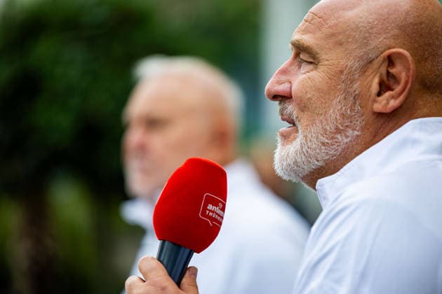 26.08.2026, GER, Handball, Frauen, Saison 2026 2027, Alsco 1.Bl, Thüringer HC Saisoneröffnung Herbert Mueller (Thueringer HC,Trainer) Der Thüringer HC hatte seine Fans Presse zum Saisonstart geladen. Neben einigen Talks, unter anderen mit dem Trainerteam um Herbert Müller, wurde auch die neue Mannschaft für die Saison 26 27 vorgestellt. Im Anschluss konnten die Fans noch Autogramme sammeln sowie gemeinsame Fotos mit den Spielerinnen machen. 99947 Bad Langensalza Kurpark am Frederikenschlössche Thüringen Deutschland *** August 26, 2026, GER, Handball, Women, 2026–2027 Season, Alsco 1st Division, Thüringer HC Season Opener Herbert Mueller, Thüringer HC Coach The Thüringer HC invited its fans and the press to the season opener. In addition to several panel discussions, including one with the coaching staff led by Herbert Müller, the new team for the 26–27 season was also introduced. Afterward, fans had the opportunity to collect autographs and take group photos with the players. 99947 Bad Langensalza, Kurpark am Frederikenschlössche, Thuringia, Germany