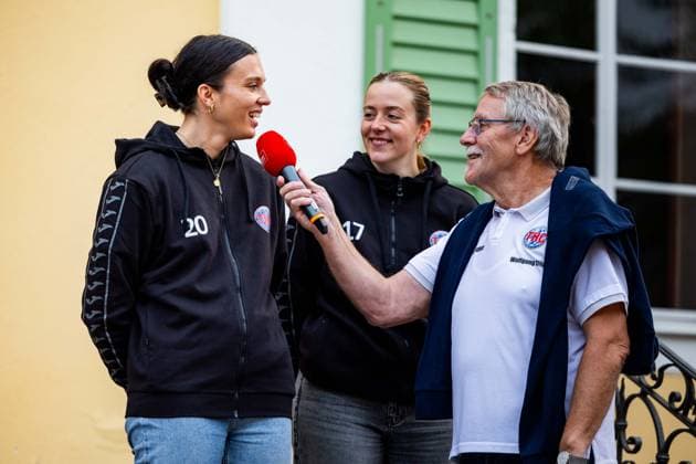 26.08.2026, GER, Handball, Frauen, Saison 2026 2027, Alsco 1.Bl, Thüringer HC Saisoneröffnung Jana Leonie Scheib (Thueringer HC,20) Der Thüringer HC hatte seine Fans Presse zum Saisonstart geladen. Neben einigen Talks, unter anderen mit dem Trainerteam um Herbert Müller, wurde auch die neue Mannschaft für die Saison 26 27 vorgestellt. Im Anschluss konnten die Fans noch Autogramme sammeln sowie gemeinsame Fotos mit den Spielerinnen machen. 99947 Bad Langensalza Kurpark am Frederikenschlössche Thüringen Deutschland *** August 26, 2026, GER, Handball, Women, 2026–2027 Season, Alsco 1st Division, Thüringer HC Season Opener: Jana Leonie Scheib, Thüringer HC, 20. The Thüringer HC invited its fans and the press to the season opener. In addition to several talks, including one with the coaching staff led by Herbert Müller, the new team for the 2026–2027 season was also introduced. Afterward, fans had the opportunity to get autographs and take group photos with the players. 99947 Bad Langensalza, Kurpark am Frederikenschlössche, Thuringia, Germany