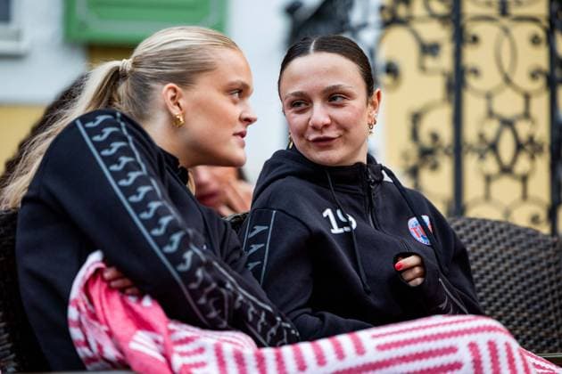 26.08.2026, GER, Handball, Frauen, Saison 2026 2027, Alsco 1.Bl, Thüringer HC Saisoneröffnung Alfa Bra Oddsdottir Hagalin (Thueringer HC,6), Sabrina Troester (Thueringer HC,19) Der Thüringer HC hatte seine Fans Presse zum Saisonstart geladen. Neben einigen Talks, unter anderen mit dem Trainerteam um Herbert Müller, wurde auch die neue Mannschaft für die Saison 26 27 vorgestellt. Im Anschluss konnten die Fans noch Autogramme sammeln sowie gemeinsame Fotos mit den Spielerinnen machen. 99947 Bad Langensalza Kurpark am Frederikenschlössche Thüringen Deutschland *** August 26, 2026, Germany, Handball, Women, 2026–2027 Season, Alsco 1st Division, Thüringer HC Season Opener: Alfa Bra Oddsdottir Hagalin (Thüringer HC, 6), Sabrina Troester (Thüringer HC, 19). The Thüringer HC invited its fans and the press to the season opener. In addition to several talks, including one with the coaching staff led by Herbert Müller, the new team for the 26–27 season was also introduced. Afterward, fans had the opportunity to collect autographs and take photos with the players. 99947 Bad Langensalza, Kurpark am Frederikenschlössche, Thuringia, Germany
