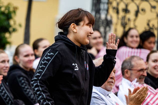 26.08.2026, GER, Handball, Frauen, Saison 2026 2027, Alsco 1.Bl, Thüringer HC Saisoneröffnung Natsuki Aizawa (Thueringer HC,23) Der Thüringer HC hatte seine Fans Presse zum Saisonstart geladen. Neben einigen Talks, unter anderen mit dem Trainerteam um Herbert Müller, wurde auch die neue Mannschaft für die Saison 26 27 vorgestellt. Im Anschluss konnten die Fans noch Autogramme sammeln sowie gemeinsame Fotos mit den Spielerinnen machen. 99947 Bad Langensalza Kurpark am Frederikenschlössche Thüringen Deutschland *** August 26, 2026, GER, Handball, Women, 2026–2027 Season, Alsco 1st Division, Thüringer HC Season Opener Natsuki Aizawa, Thüringer HC, 23 The Thüringer HC invited its fans and the press to the season opener. In addition to several talks, including one with the coaching staff led by Herbert Müller, the new team for the 26–27 season was also introduced. Afterward, fans had the opportunity to get autographs and take photos with the players. 99947 Bad Langensalza, Kurpark am Frederikenschlössche, Thuringia, Germany
