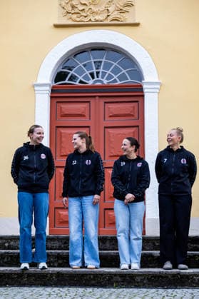 26.08.2026, GER, Handball, Frauen, Saison 2026 2027, Alsco 1.Bl, Thüringer HC Saisoneröffnung Anna Szabo (Thueringer HC,26), Teresa von Prittwitz (Thueringer HC,22), Sabrina Troester (Thueringer HC,19), Lotta Heider (Thueringer HC,7) Der Thüringer HC hatte seine Fans Presse zum Saisonstart geladen. Neben einigen Talks, unter anderen mit dem Trainerteam um Herbert Müller, wurde auch die neue Mannschaft für die Saison 26 27 vorgestellt. Im Anschluss konnten die Fans noch Autogramme sammeln sowie gemeinsame Fotos mit den Spielerinnen machen. 99947 Bad Langensalza Kurpark am Frederikenschlössche Thüringen Deutschland *** August 26, 2026, GER, Handball, Women, 2026–2027 Season, Alsco 1st Division, Thüringer HC Season Opener Anna Szabo, Thüringer HC, 26; Teresa von Prittwitz, Thüringer HC, 22; Sabrina Troester, Thüringer HC, 19; Lotta Heider, Thüringer HC, 7. The Thüringer HC invited its fans and the press to the season opener. In addition to several talks, including one with the coaching staff led by Herbert Müller, the new team for the 2026–2027 season was also introduced. Afterward, fans had the opportunity to collect autographs and take photos with the players. 99947 Bad Langensalza, Kurpark am Frederikenschlössche, Thuringia, Germany