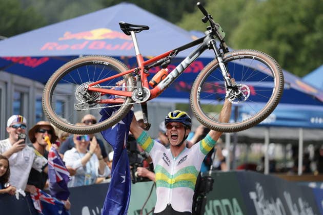 27.08.2026, Daolasa di Commezzadura, Val di Sole Bikeland, 2026 UCI MTB World Championship, WM, Weltmeisterschaft Men Junior s XCO (Cross Country Olympic) Connor Wright 3 (AUS) celebrating his solo victory at the finish line of the Men s Junior Cross-Country Olympic World Championship Daolasa di Commezzadura Val di Sole Bikeland Trento Italy Copyright: xJustPictures.ch FrancescoxMinghettix jp-en-FrMi-MNG_0298