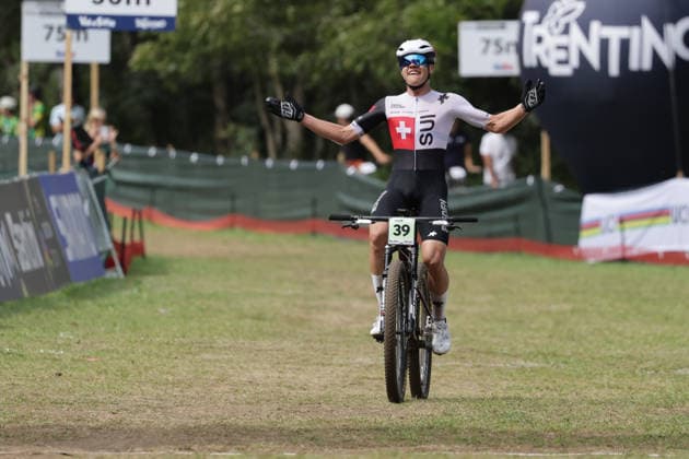 27.08.2026, Daolasa di Commezzadura, Val di Sole Bikeland, 2026 UCI MTB World Championship, WM, Weltmeisterschaft Men Junior s XCO (Cross Country Olympic) Marwan Barhoumi 39 (SUI) arriving in third position Daolasa di Commezzadura Val di Sole Bikeland Trento Italy Copyright: xJustPictures.ch FrancescoxMinghettix jp-en-FrMi-MNG_0367