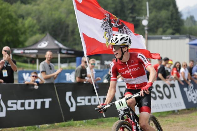 27.08.2026, Daolasa di Commezzadura, Val di Sole Bikeland, 2026 UCI MTB World Championship, WM, Weltmeisterschaft Men Junior s XCO (Cross Country Olympic) Michael Hettegger 11 (AUT) arriving in second position Daolasa di Commezzadura Val di Sole Bikeland Trento Italy Copyright: xJustPictures.ch FrancescoxMinghettix jp-en-FrMi-MNG_0350