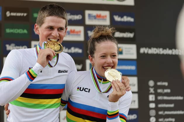 27.08.2026, Daolasa di Commezzadura, Val di Sole Bikeland, 2026 UCI MTB World Championship, WM, Weltmeisterschaft Junior s XCO Medals Ceremony (Cross Country Olympic) Connor Wright 3 (AUS), 1st place, World Champion and gold medal and Anja Grossmann 2 (SUI), 1st place, World Champion and gold medal of the respective Junior s Cross Country Olympic World Championships 2026 Daolasa di Commezzadura Val di Sole Bikeland Trento Italy *** August 27, 2026, Daolasa di Commezzadura, Val di Sole Bikeland, 2026 UCI MTB World Championships Junior XCO Medals Ceremony—Cross Country Olympic: Connor Wright (3rd, AUS), 1st place, World Champion, and gold medalist; and Anja Grossmann 2 SUI, 1st place, World Champion, and gold medalist at the respective 2026 Junior Cross Country Olympic World Championships in Daolasa di Commezzadura, Val di Sole Bikeland, Trento, Italy Copyright: xJustPictures.ch FrancescoxMinghettix jp-en-FrMi-MNG_0855