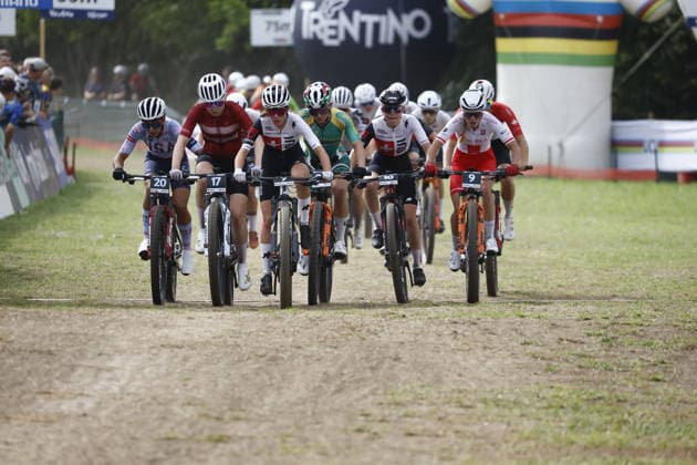 27.08.2026, Daolasa di Commezzadura, Val di Sole Bikeland, 2026 UCI MTB World Championship, WM, Weltmeisterschaft Women U23 s XCC (cross country short track) Elina Benoit 7 (SUI) leading in front of Julie Lillelund 17 (DEN), Monique Halter 10 (SUI), Natalia Grzegorzewska 9 (POL), Makena Kellerman 20 (USA) Daolasa di Commezzadura Val di Sole Bikeland Trento Italy Copyright: xJustPictures.ch FrancescoxMinghettix jp-en-FrMi-_NG_1039