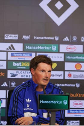 2026.08.27 xfsx Fussball 1. Bundesliga Hamburger Sportverein - Pressekonferenz Trainer Merlin Polzin (Hamburger SV) (DFL regulations prohibit any use of photographs as image sequences and or quasi-video. Hamburg Volksparkstadion Hamburg Deutschland Copyright: xFernandoxSoaresx