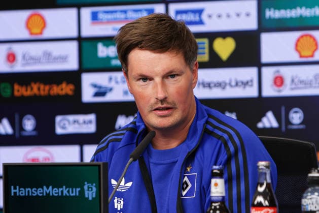 2026.08.27 xfsx Fussball 1. Bundesliga Hamburger Sportverein - Pressekonferenz Trainer Merlin Polzin (Hamburger SV) (DFL regulations prohibit any use of photographs as image sequences and or quasi-video. Hamburg Volksparkstadion Hamburg Deutschland Copyright: xFernandoxSoaresx