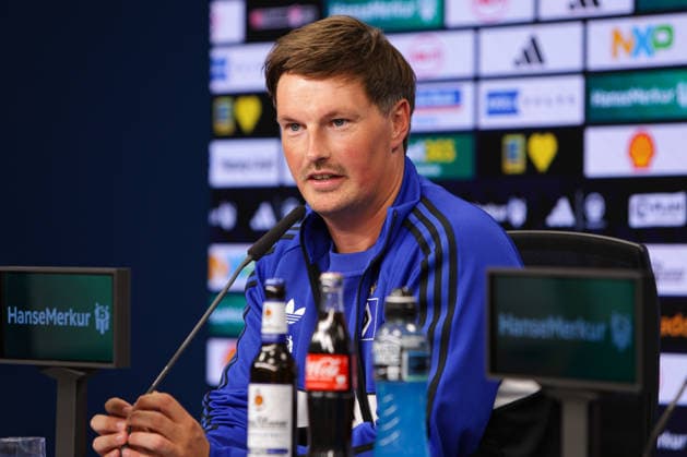 2026.08.27 xfsx Fussball 1. Bundesliga Hamburger Sportverein - Pressekonferenz Trainer Merlin Polzin (Hamburger SV) (DFL regulations prohibit any use of photographs as image sequences and or quasi-video. Hamburg Volksparkstadion Hamburg Deutschland Copyright: xFernandoxSoaresx