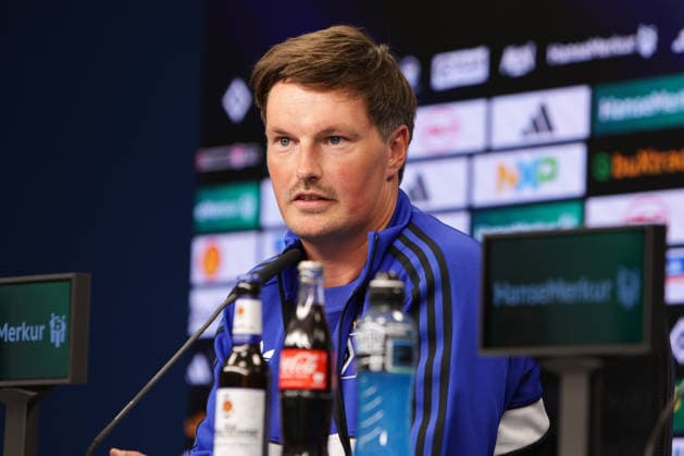 2026.08.27 xfsx Fussball 1. Bundesliga Hamburger Sportverein - Pressekonferenz Trainer Merlin Polzin (Hamburger SV) (DFL regulations prohibit any use of photographs as image sequences and or quasi-video. Hamburg Volksparkstadion Hamburg Deutschland Copyright: xFernandoxSoaresx