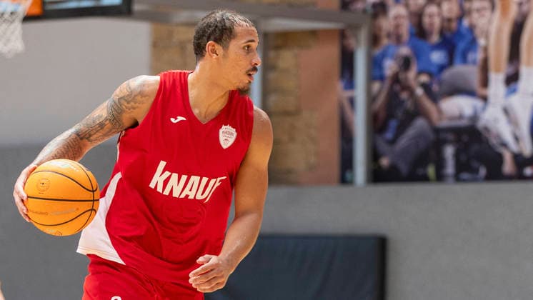 Im Bild: Max Jones (Wuerzburg Baskets, 2) am Ball 27.08.2026, Medientraining der Fitness First Wuerzburg Baskets 2026-27, Deutschland, Wuerzburg, Trainingszentrum, Copyright: HMBxMedia xJulienxBecker