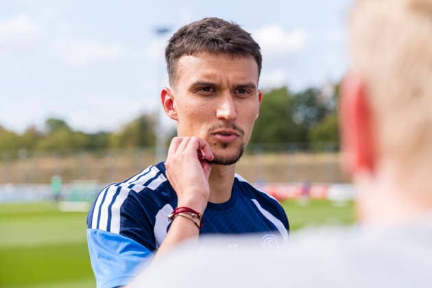 27.08.2026, Fussball, Training des FC Schalke 04. Medienrunde mit Dejan Ljubicic (FC Schalke 04). Gelsenkirchen Trainingsgelände FC Schalke 04 NRW Deutschland xRHR-FOTO YYx *** August 27, 2026, Soccer, FC Schalke 04 Training Session, Media Round with Dejan Ljubicic, FC Schalke 04, Gelsenkirchen, FC Schalke 04 Training Facility, North Rhine-Westphalia, Germany, xRHR, PHOTO YYx Copyright: RHR-FOTOx RHR-FOTO YY