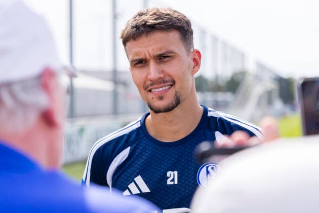 27.08.2026, Fussball, Training des FC Schalke 04. Medienrunde mit Dejan Ljubicic (FC Schalke 04). Gelsenkirchen Trainingsgelände FC Schalke 04 NRW Deutschland xRHR-FOTO YYx *** August 27, 2026, Soccer, FC Schalke 04 Training Session, Media Round with Dejan Ljubicic, FC Schalke 04, Gelsenkirchen, FC Schalke 04 Training Facility, North Rhine-Westphalia, Germany, xRHR, PHOTO YYx Copyright: RHR-FOTOx RHR-FOTO YY