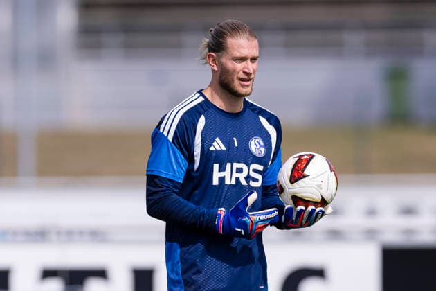 27.08.2026, Fussball, Training des FC Schalke 04. Torwart Loris Karius (FC Schalke 04). Gelsenkirchen Trainingsgelände FC Schalke 04 NRW Deutschland xRHR-FOTO YYx *** August 27, 2026, Soccer, FC Schalke 04 goalkeeper Loris Karius in training at the FC Schalke 04 training facility in Gelsenkirchen, North Rhine-Westphalia, Germany xRHR PHOTO YYx Copyright: RHR-FOTOx RHR-FOTO YY