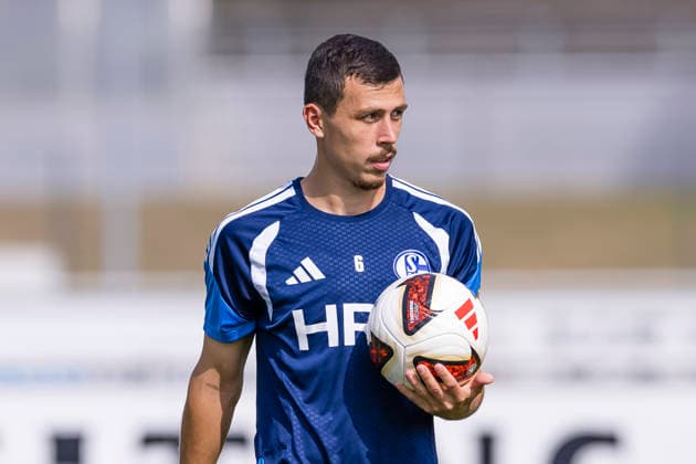 27.08.2026, Fussball, Training des FC Schalke 04. Ron Schallenberg (FC Schalke 04). Gelsenkirchen Trainingsgelände FC Schalke 04 NRW Deutschland xRHR-FOTO YYx *** August 27, 2026, Soccer, FC Schalke 04 Training Session Ron Schallenberg FC Schalke 04 Gelsenkirchen FC Schalke 04 Training Facility NRW Germany xRHR PHOTO YYx Copyright: RHR-FOTOx RHR-FOTO YY